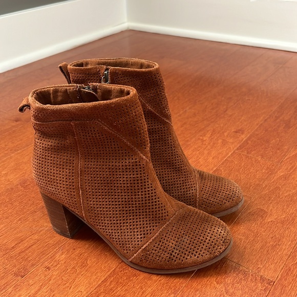 Toms Women’s Lunata Suede Booties - Picture 3 of 5